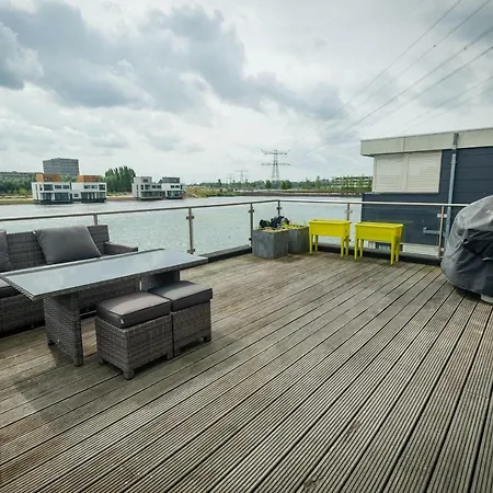 Villa The Floating Mansion
